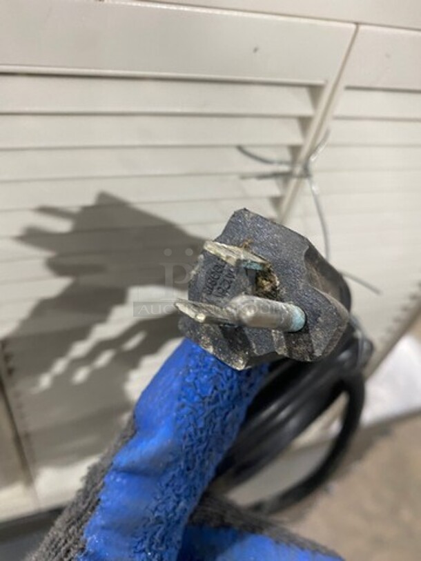 Commercial Countertop 2 Flavor Slushie/ Frozen Beverage Dispenser! Model: XRJ12X2BW 120V 60HZ 1 Phase - Image 7 of 7