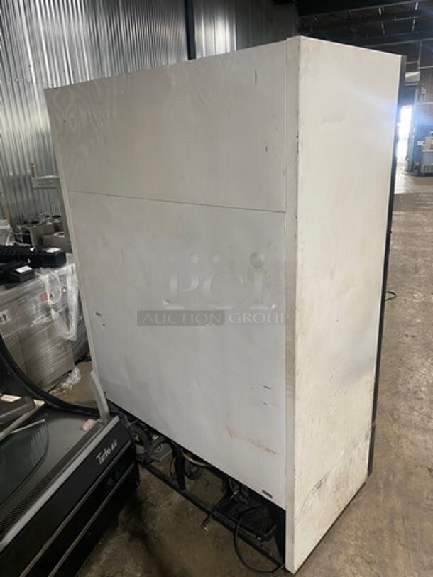 True 2 Door Reach In Cooler Merchandiser! With View Through Doors! With Poly Coated Racks! Model: GDM49 SN: 14404664 115V 60HZ 1 Phase - Image 3 of 8