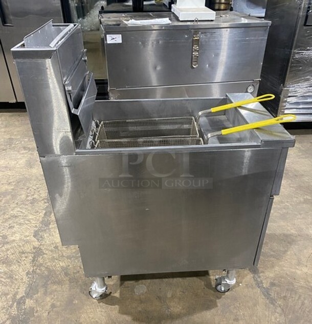 Amaizing! Pitco Frialator Commercial Natural Gas Powered Deep Fat Fryer! With Metal Frying Baskets! All Stainless Steel! On Casters! MODEL SG18 SN: G11ME059167  - Image 4 of 9