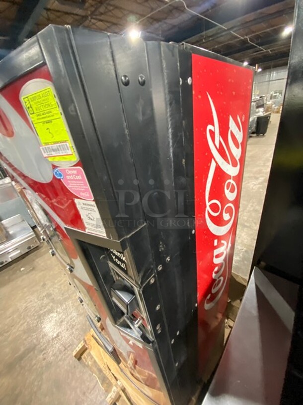 SWEET! Royal Vendors Commercial Floor Style Refrigerated Soda Can Vending Machine!  Suitable for Outdoor Use! MODEL RVCC6609 SN: 200116BA01331 - Image 2 of 11