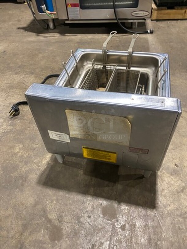 General Electric Hot Point Countertop Electric Powered Deep Fat Fryer! With Backsplash! All Stainless Steel! On Small Legs! Model: HK3D 240V - Image 3 of 6