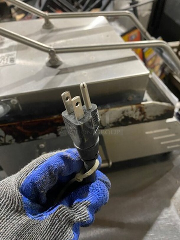 Star Pro Max Commercial Countertop Panini/Sandwich Grill! With Flat Press! All Stainless Steel! Model: GR14B SN: GS141210A0016 120V - Image 7 of 11