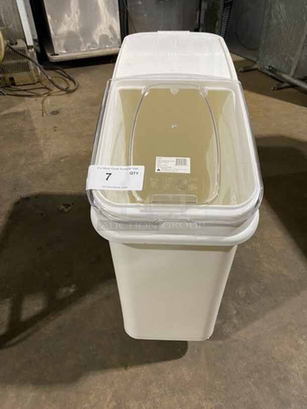 NEW! NEVER USED! Winco White Poly Ingredient Bin! With Clear Lid! On Casters! Model: IB21