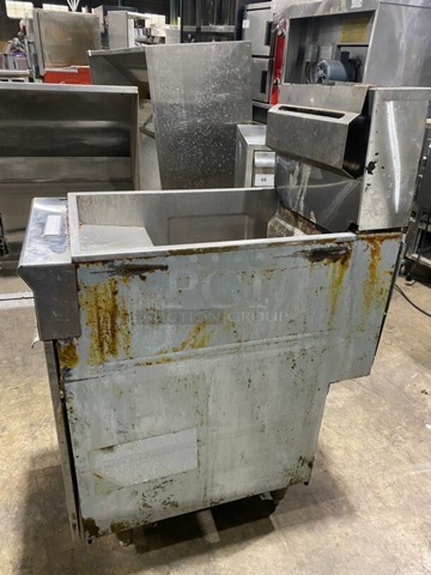 Black Diamond Commercial Natural Gas Powered Deep Fat Fryer! All Stainless Steel! On Legs! - Image 4 of 8
