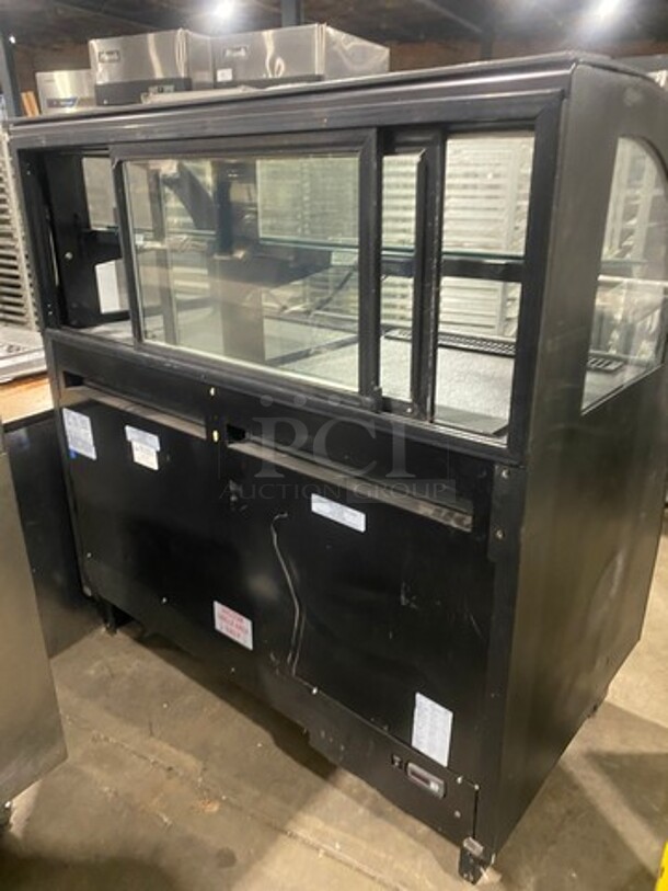 Structural Concepts Commercial Open Grab-N-Go Display Case Merchandiser! With Top Dry Display Case Merchandiser! With Rear Access Doors! NO COMPRESSOR! Model: SB57543631 SN: 597981EI133616 115V 60HZ 1 Phase - Image 4 of 10