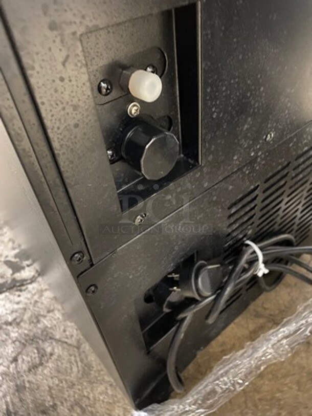 NEW! OUT OF THE BOX! SCRATCH-N-DENT! Danby Undercounter Ice Maker! 32LB Ice Capacity! Model: DIM32D1BSSPR - Image 8 of 8