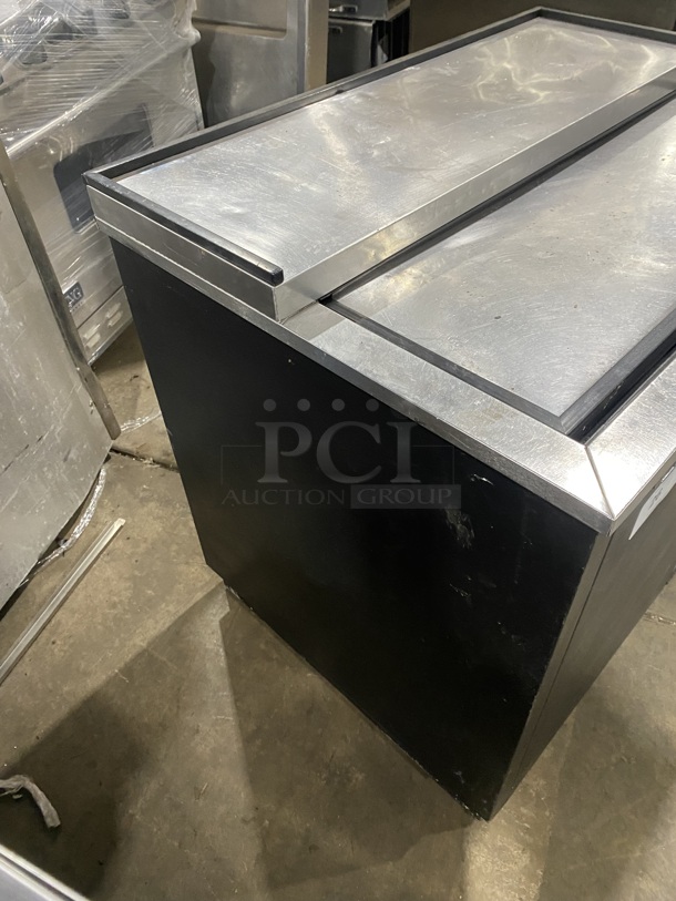 True Commercial Under The Counter Beer Bottle Cooler! With Single Stainless Steel Sliding Top Door! Model: TD3612 115V! - Image 2 of 7