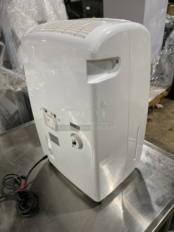 NEW! OUT OF THE BOX! SCRATCH-N-DENT! Whynter 70 Pint Portable Dehumidifier Unit! With Built In Pump! Model: RPD702WP 115V - Image 4 of 9