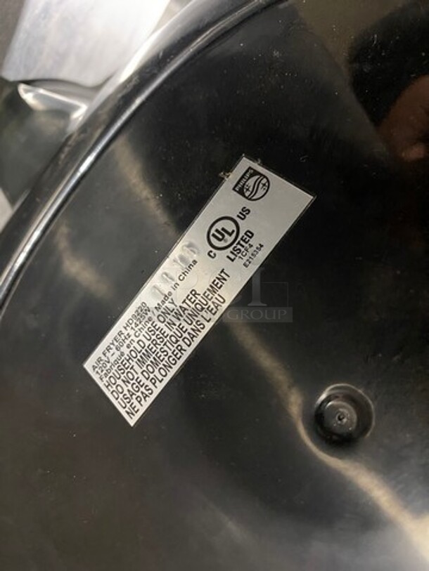 Phillips Countertop Air Fryer! Model: HD9220 120V - Image 7 of 8
