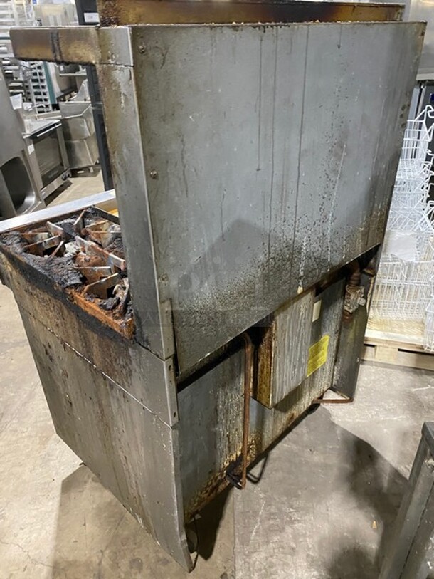 Us Range Stainless Steel Commercial Natural Gas Powered 2 Burner Range w/ Left Side Flat Top Griddle! With Oven And Back Splash! On Commercial Casters! - Image 4 of 8
