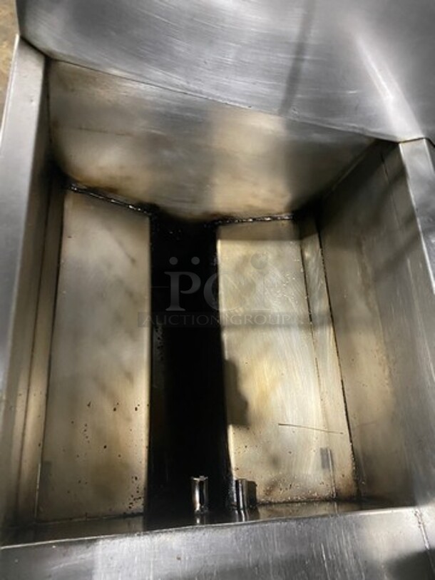 Frymaster Commercial Natural Gas Powered 4 Bay Deep Fat Fryer! With Middle Fryer Basket Rack! With Oil Filter System! All Stainless Steel! On Casters! Model: FMPH455SC SN: 0904IK0007 - Image 5 of 12