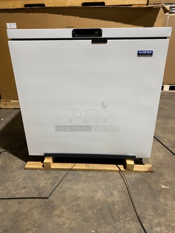 SCRATCH-N-DENT! Ojeda Commercial Reach Down Chest Freezer/ Cooler! With Hinged Top Lid! Model: NCFH34 SN: 000490230156Z 120V 60HZ 1 Phase - Image 2 of 12