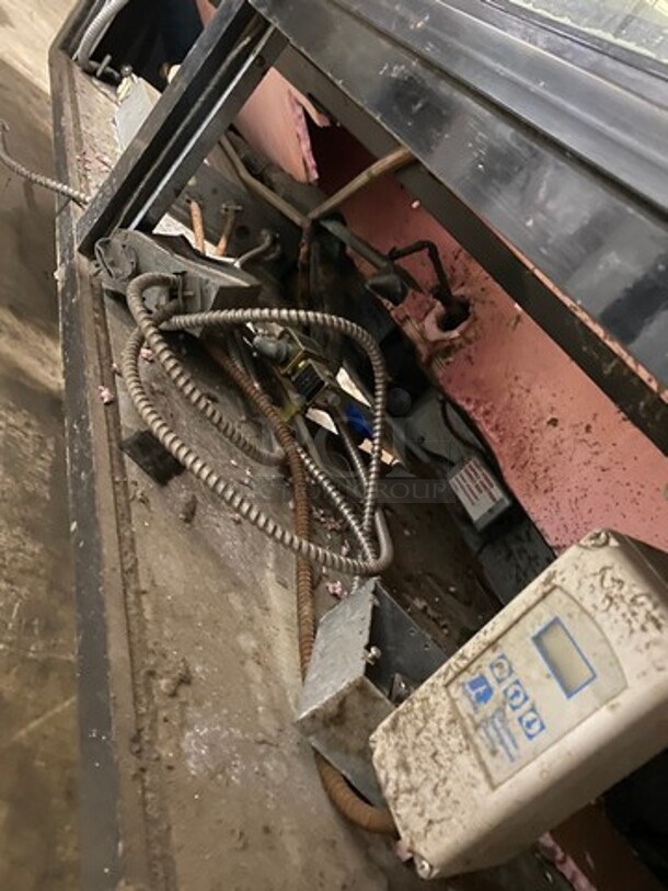 Commercial Refrigerated Bakery/ Deli Display Case Merchandiser! With Curved Front Glass! With Rear Access Doors! - Image 6 of 6