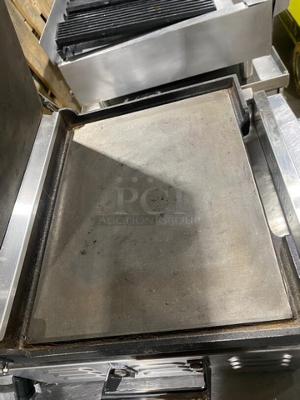 Waring Commercial Countertop Panini/Sandwich Supremo Grill! All Stainless Steel! Press With Flat Surface! Model: WFG250 120V - Image 6 of 9