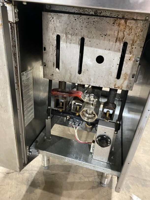 American Range Commercial Natural Gas Powered Deep Fat Fryer! With 2 Metal Frying Baskets! With Backsplash! All Stainless Steel! On Legs! Model: AF50HE SN: 211020FO357 - Image 7 of 9