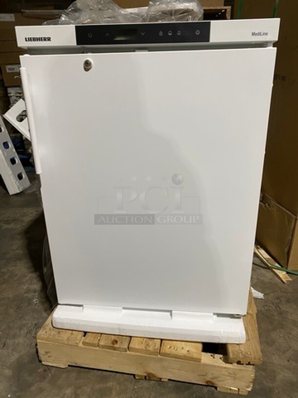 NICE! SCRATCH-N-DENT! Liebherr Commercial Undercounter/ Countertop Single Door Freezer! With Poly Shelves! Model: LFBFS05W1HC SN: 840290067 115V - Image 2 of 11