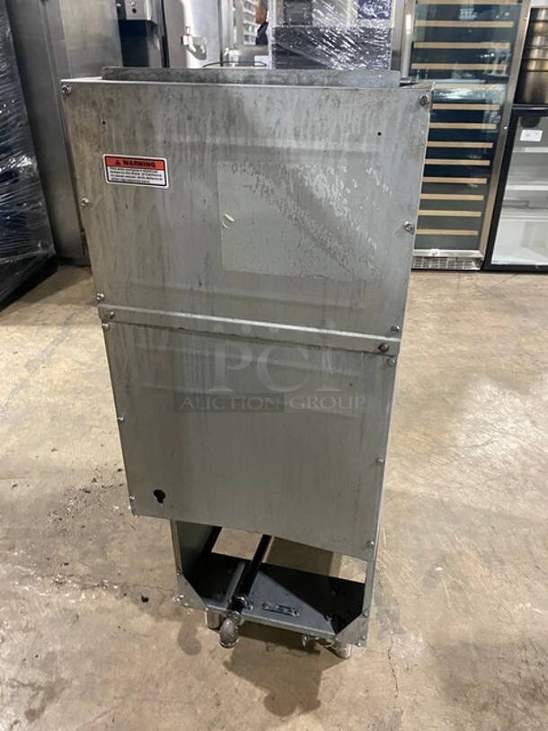 Cookline Commercial Natural Gas Powered Deep Fat Fryer! All Stainless Steel! With Backsplash! With Two Frying Baskets! On Legs! Model: CF-50 SN: 2207018048! - Image 4 of 9