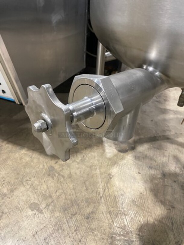 2014 Cleveland Commercial Tilted Soup Kettle! All Stainless Steel! On Legs! Model: KDL60T SN: 140523052751 - Image 7 of 9