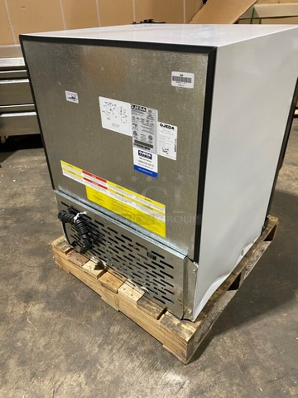 NICE! SCRATCH-N-DENT! Ojeda Commercial Countertop Display Case Cooler Merchandiser! Model: CTFH3 SN: 082806138929Y 120V 60HZ 1 Phase - Image 4 of 11