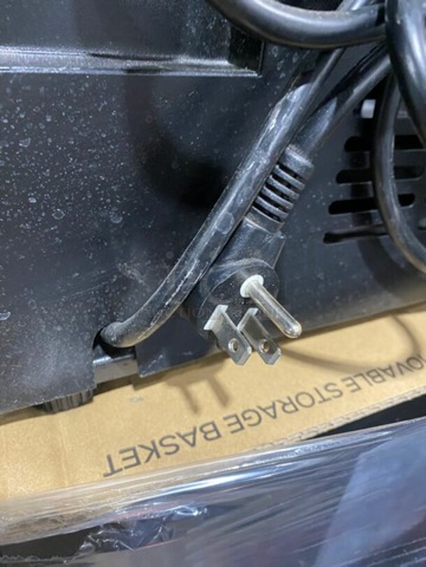 NEW! OUT OF THE BOX! SCRATCH-N-DENT! Danby Undercounter Ice Maker! Model: DIM32D1BSSPR - Image 9 of 9