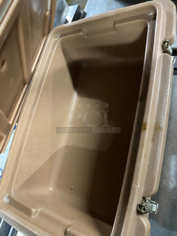 Cambro Insulated Food Pan Carrier!  With Lid! - Image 4 of 5
