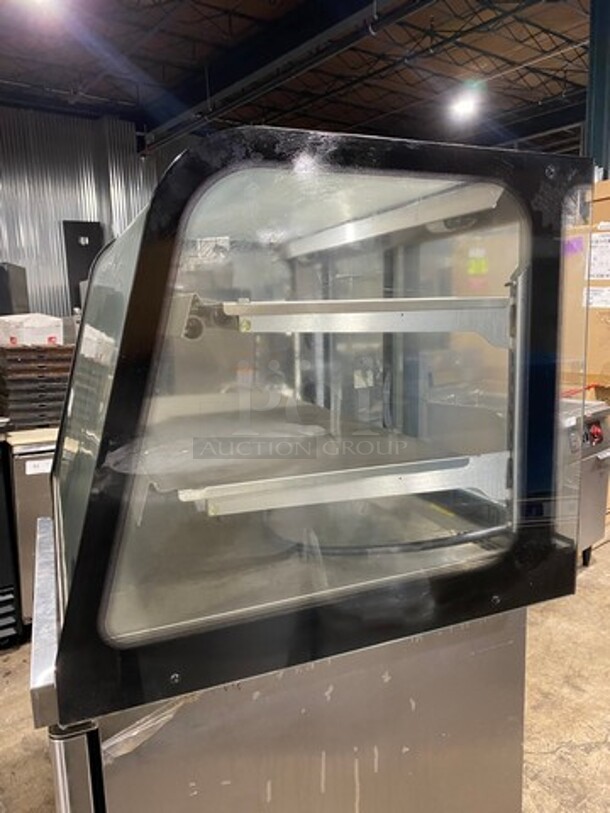Federal Industries Commercial Countertop Heated Food Holding/ Display Cabinet Merchandiser! With Rear Access Doors! With Curved Front Glass! Stainless Steel Body! Model: CH3628 SN: 12071771692 120V 60HZ 1 Phase - Image 3 of 9