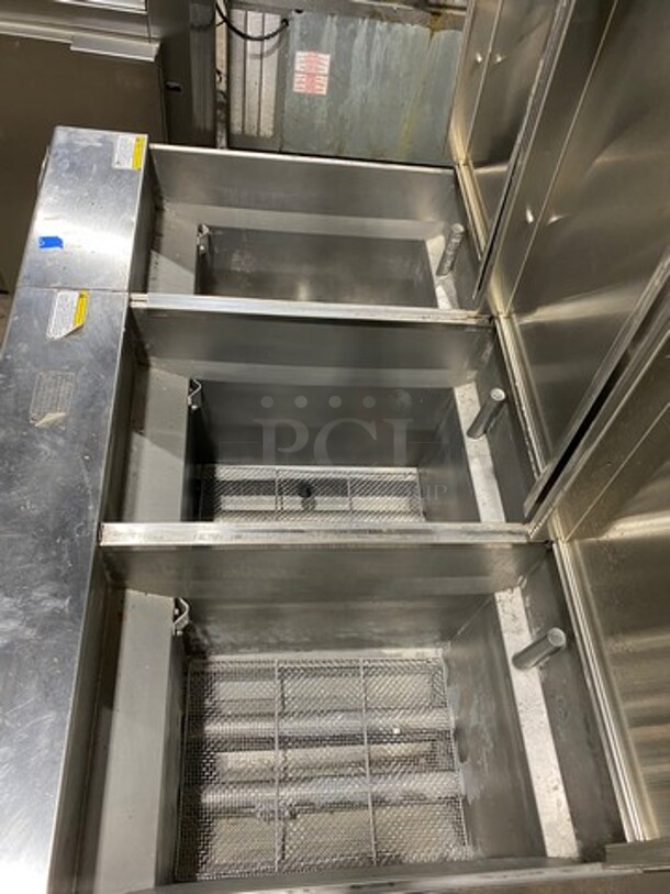 WOW! Pitco Commercial Natural Gas Powered 3 Bay Pasta Cooker! With Backsplash! All Stainless Steel! On Casters! Model: SRTG SN: G16AD007616 115V - Image 5 of 12