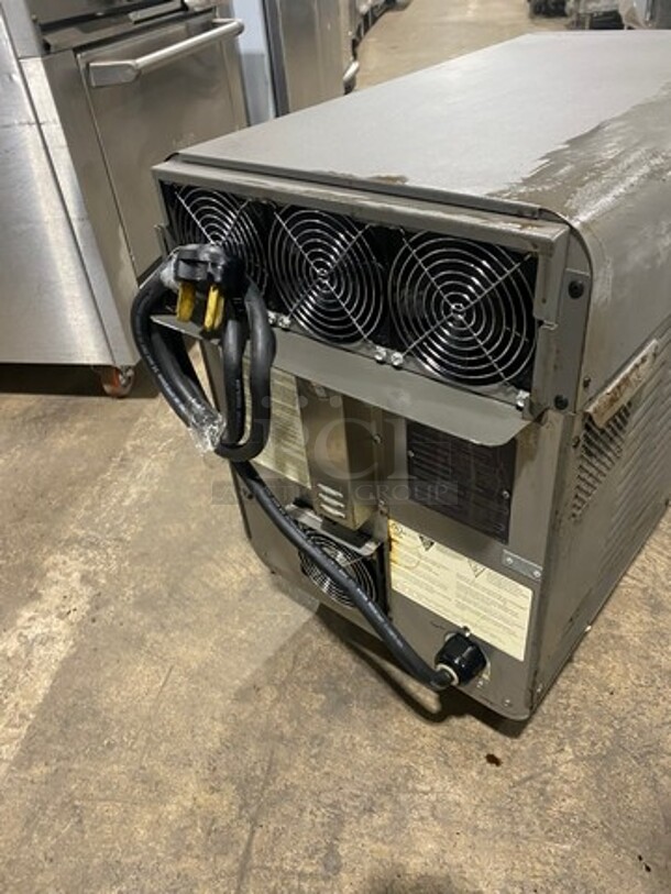 LATE MODEL! 2020 Turbo Chef Commercial Countertop Rapid Cook Oven! On Small Legs! Model: NGO SN: NGOD52047 208/240V 60HZ 1 Phase - Image 4 of 8