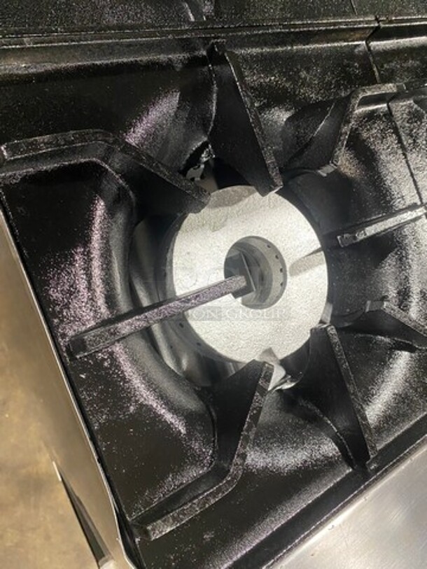 LATE MODEL! 2021 Rocket Commercial Natural Gas Powered 6 Burner Stove! With Raised Back Splash And Salamander Shelf! With Oven Underneath! All Stainless Steel! On Legs! Model: RCPRO36GST SN: 2572612109280373 - Image 6 of 10