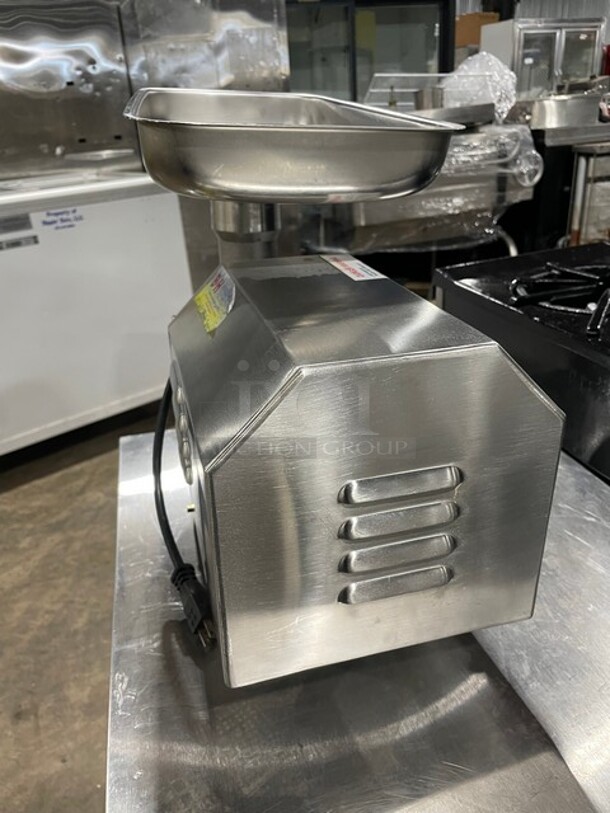 Nice! Fleetwood All Stainless Steel Meat Grinder! 115V 60HZ 1Phase! Model: M-12-S Serial: D0110092 - Image 4 of 8