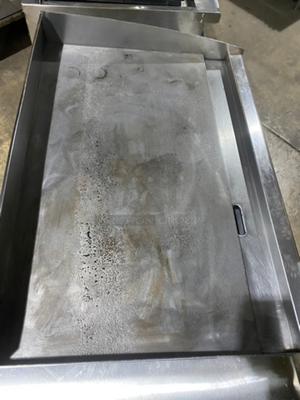 Toastmaster Pro Series Electric Powered Flat Griddle! With Back & Side Splashes! All Stainless Steel! On Small Legs! - Image 5 of 9