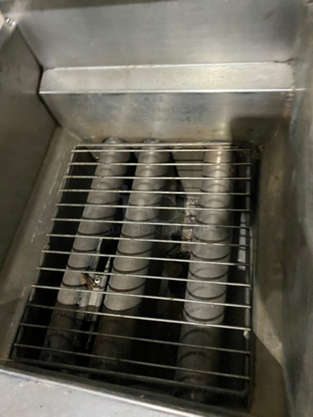 Pitco Commercial Natural Gas Powered Deep Fat Fryer! With Backsplash! With 2 Metal Frying Baskets! All Stainless Steel! On Legs! - Image 6 of 9