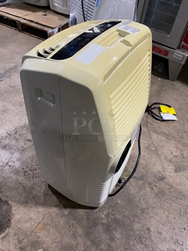 NEW! OUT OF THE BOX! SCRATCH-N-DENT! DeLonghi Portable Air Conditioner Unit! Model: PACAN140HPEW 115V - Image 4 of 8