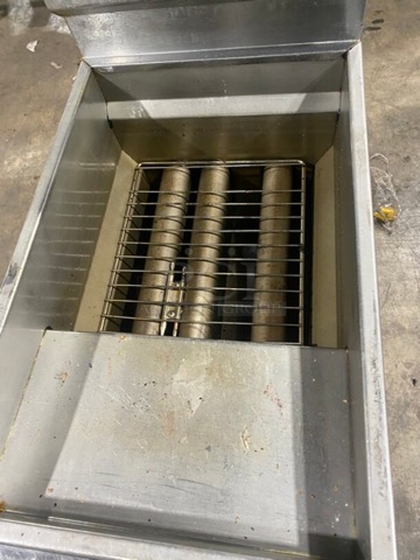 DCS Commercial Natural Gas Powered Deep Fat Fryer! All Stainless Steel! On Legs! - Image 5 of 9