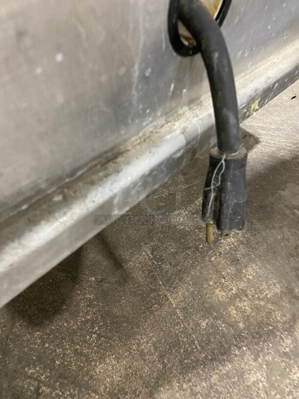 Wilder Metal Commercial Heated Holding Cabinet on Commercial Casters! - Image 8 of 8