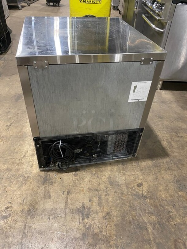 Atosa Commercial Single Door Undercounter Refrigerator! All Stainless Steel! With Poly Coated Rack! 115V 1 Phase! Model: MGF8401 SN: MGF8401140618C4021! - Image 4 of 7