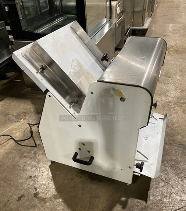 Two Thousand Commercial Countertop Bread Loaf Slicer! Model: TTD7B 110V 60HZ 1 Phase - Image 3 of 9