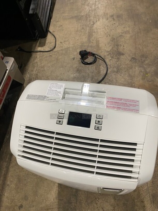 NEW! OUT OF THE BOX! SCRATCH-N-DENT! DeLonghi Portable Air Conditioner Unit! 400 Square Feet Room Capacity! Model: PACAN130HPE 115V - Image 5 of 9