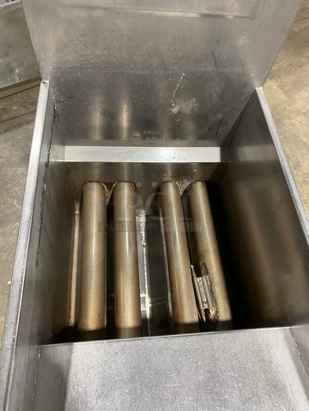 2016 Pitco Commercial Natural Gas Powered 40 LBS Deep Fat Fryer! With BacK Splash! Stainless Steel! On Legs! MODEL 40D SN:G16KC0297  - Image 5 of 8