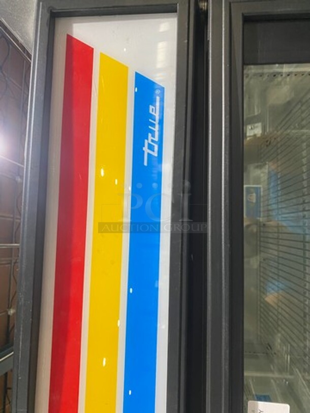 True Commercial Single Door Reach In Cooler Merchandiser! With View Through Door! With Poly Coated Racks! Model: GDM16EM SN: 7276489 115V 60HZ 1 Phase - Image 2 of 8