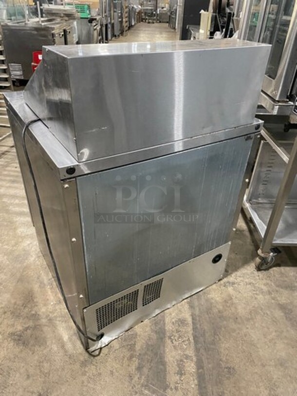NICE! TRUE Refrigerated Commercial Sandwich Prep Table/Station! Model TFP-32-12M 115V/60Hz/1 Phase  - Image 3 of 6