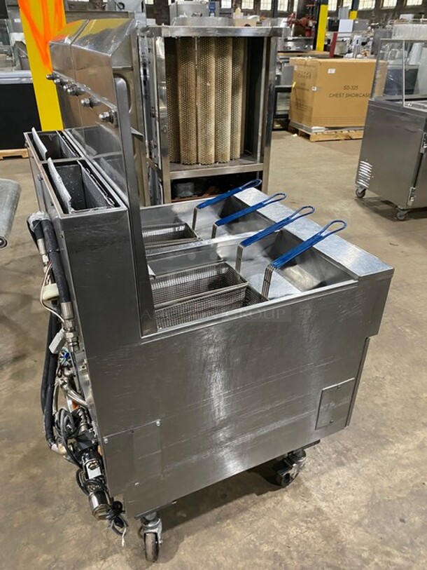 NICE! Pitco Frialator Stainless Steel Commercial Natural Gas Powered 2 Bay Deep Fat Fryer w/ 4 Metal Fry Baskets! On Commercial Casters! MODEL SSH55 SN: G18EA014868 115V   - Image 4 of 11