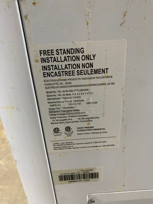 Frigidaire Commercial Chest Freezer! On Casters! 115V! Model: FFCL2542AW SN: AA31860253! Working When Removed! - Image 8 of 9