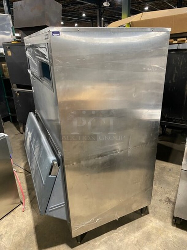 Follet Commercial Ice Bin! All Stainless Steel Body! On Legs! Model: SG1300S48 SN: B890614802 - Image 3 of 7