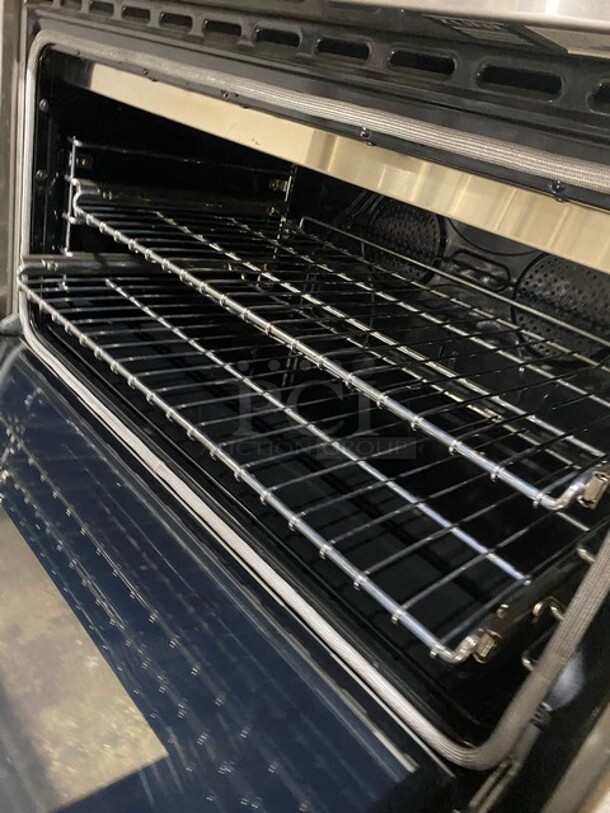 2021 Zline Gas Powered 6 Burner Stove! With Oven Underneath! Stainless Steel! MODEL RG36 SN: RG36GE2108004402 120V - Image 6 of 10
