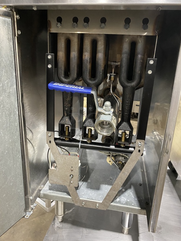 IMPERIAL Stainless Steel Deep Fryer!  On Legs! Natural Gas! Model IFS-CHPTL-RES Serial 02177423  - Image 6 of 8
