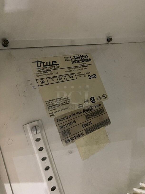 True Commercial 2 Sliding Door Reach In Refrigerator Merchandiser! With View Through Doors! With Poly Coated Racks! Model: GDM33 SN: 13089041 115V 60HZ 1 Phase - Image 7 of 8