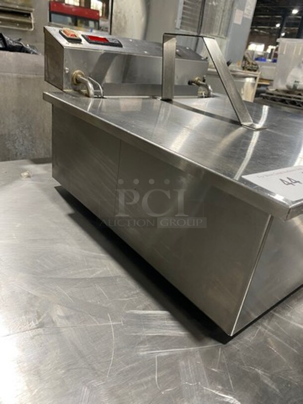 Commercial Countertop Deep Fat Fryer! All Stainless Steel! - Image 3 of 9