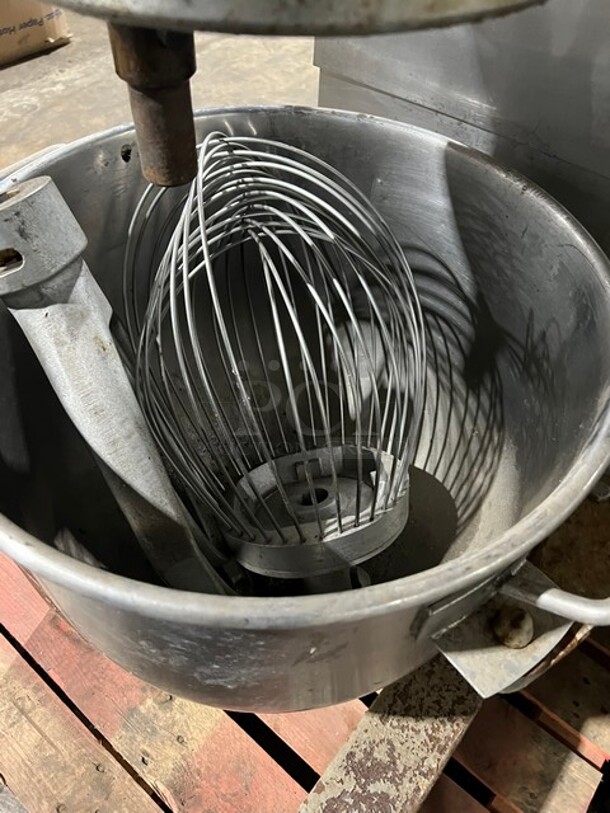 FAB! Vulcan Commercial Floor Style Metal Planetary 60 Quart Mixer w/ Mixing Bowl, Paddle Attachment, Whisk Attachment and Dough Hook Attachment! Model FM60 SN:810817 208V 3PH  - Image 5 of 9