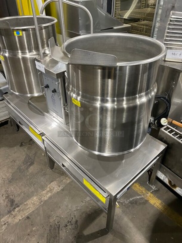 LIKE NEW! Cleveland Commercial Electric Powered Jacketed Tilting Soup Kettle! On Equipment Stand! All Stainless Steel! On Legs! WORKING WHEN REMOVED! Model: TKET12T SN: 111123050377A, 111123050377B! 240V 60HZ 3 Phase! - Image 2 of 12
